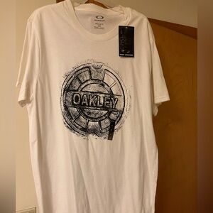 Oakley men’s tee shirt new with tags